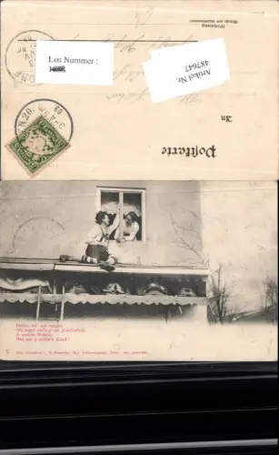 487647,Brauchtum Paar Fensterln Mann vor Fenster Frau