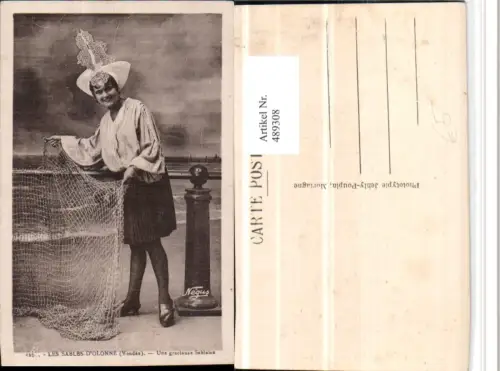 489308,Frankreich Sables d'Olonne Une gracieuse Sablaise Tracht Netz
