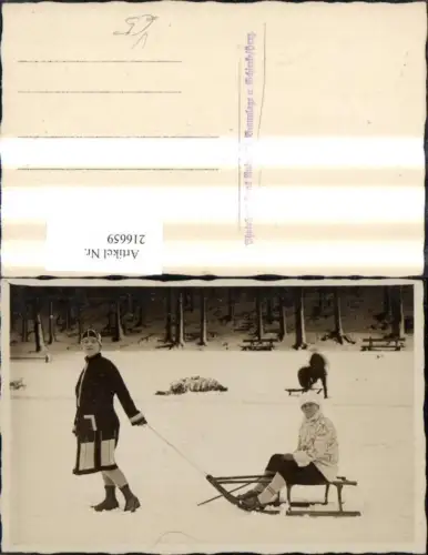 216659,Sport Foto Ak Wintersport Schlittenfahren Schlitten Frau zieht Schlitten m. Frau pub Hans Rudolphi Braunlage Harz