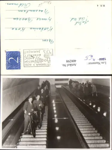408298,Foto Ak Männer m. Fahrräder Räder Radsport aus Rolltreppe Rotterdam Maarstunnel Sport