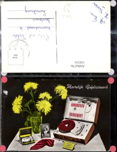 168356,Tisch m. Kofferplattenspieler Kravatte Bilderrahmen Blumenvase Technik