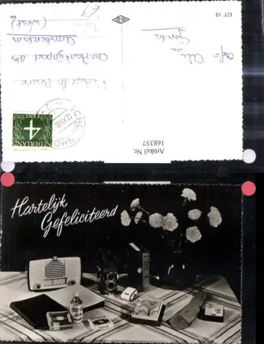 168357,Tisch m. Radio Bücher Kamera Kravatte Parfumflasche Zigarettenschachtel Blumenvase Technik