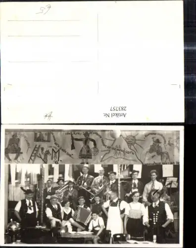 283757,Foto Ak Musikkapelle Gruppenbild Tracht Gasthaus Instrumente Theater Musik