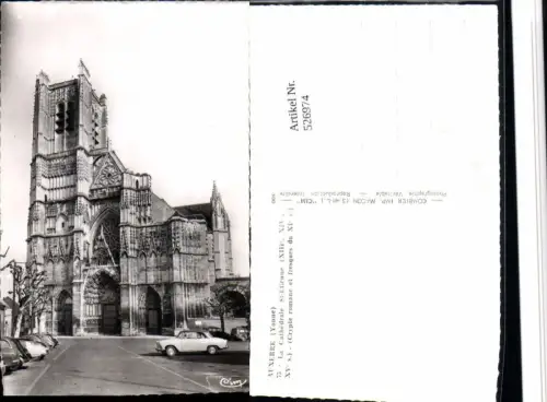 526974,Oldtimer Auto vor Kirche Auxerre Yonne