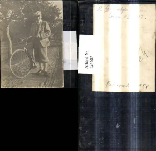 124607,Foto Mann m. Fahrrad 1932