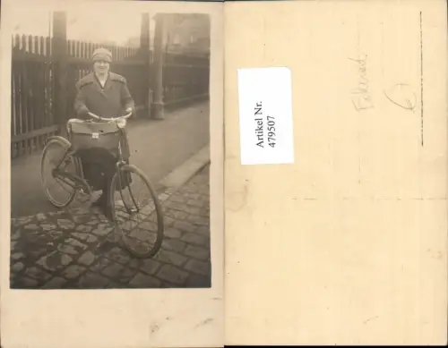 479507,Foto Ak Frau m. Aktentasche Fahrrad Rad