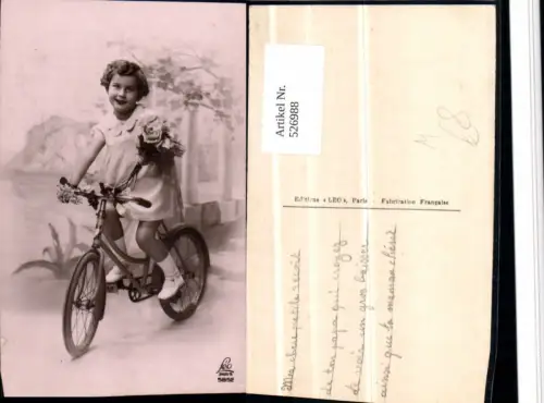 526988,Foto-AK Fahrrad Mädchen auf Rad m. Blumen Rosen pub LEO Paris 5852