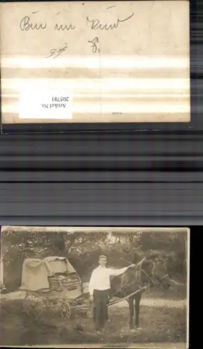 205781,Foto Ak Mann m. Pferdekutsche Kutsche