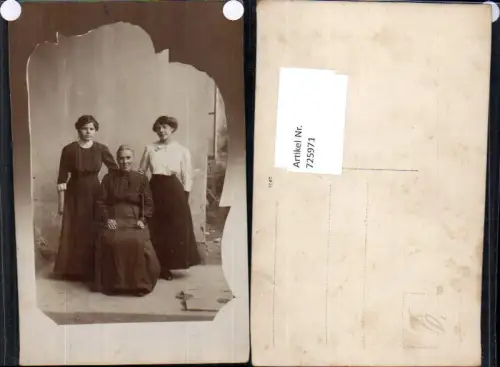 725971 Foto-AK Frauen Mutter Töchter Passepartout Atelierfoto