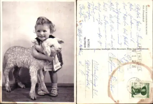 726174 Ostern Mädchen Lockenkopf umarmt Lamm Gute Freundschaft Kinderdorf