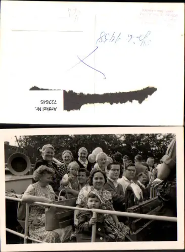 727645 Foto AK Gruppenbild auf Schiff Ausflug Berlin April 1958 pub Foto Liebig Berlin Friedenau