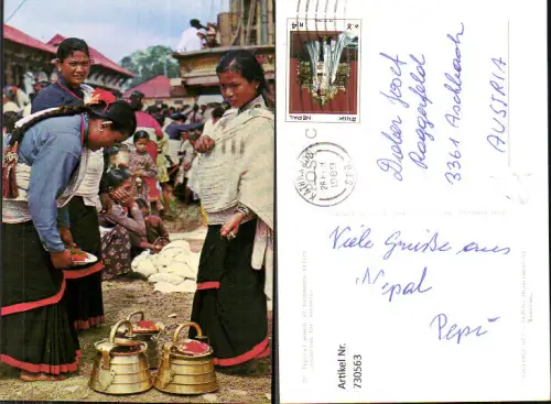 730563 Typical women of Kathmandu valley preparing for worship Volkstypen Nepal