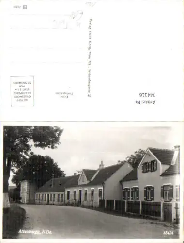744116 seltene Foto AK Atzenbrugg Tulln Straßenpartie