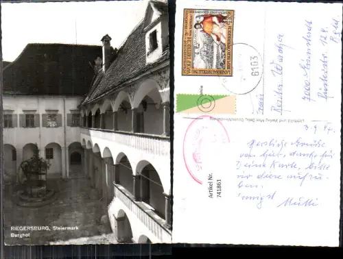 741861 Foto AK Riegersburg Burg Burghof Brunnen