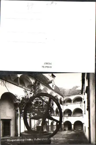 741867 Foto AK Riegersburg Burg 2. Burghof mit Brunnen
