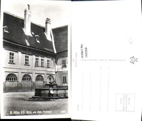 742568 Foto AK St Pölten Motiv a. d. Stiftshof Brunnen