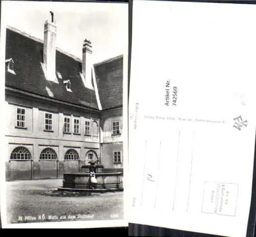 742569 Foto AK St Pölten Motiv a. d. Stiftshof Brunnen