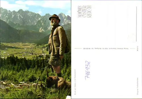 746932 Blick auf Gosau u. Gosaukamm Alter Mann Jäger Tracht Hund Wandern