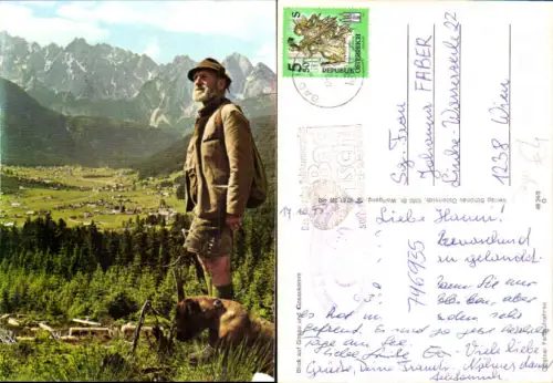 746935 Blick auf Gosau u. Gosaukamm Alter Mann Jäger Tracht Hund Wandern