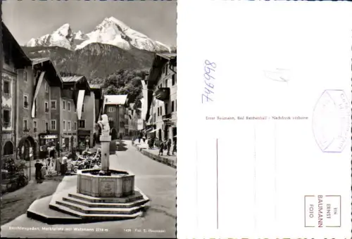 746998 Foto AK Berchtesgaden Marktplatz mit Watzmann Brunnen