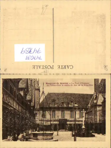747039 Hospices de Beaune La Cour d Honneur de l Hotel Dieu Brunnen France