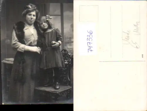 747336 Foto AK Frau Mutter Mädchen Mode Haarschleife Pelz Pelzstola Pelzmode