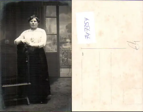 747354 Foto AK Frau Portrait stehend