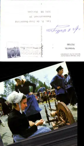 762186 Zuid-Veluwse klederdracht Spinster bij het volksdansen Gelderland Netherlands