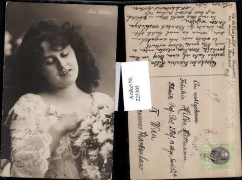 225305,Schauspielerin Reta Walter Portrait Blumen