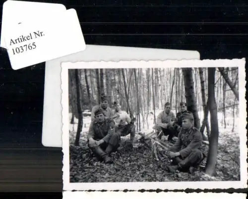 103765,Wehrmacht Soldaten im Winter Lagerfeuer im Wald