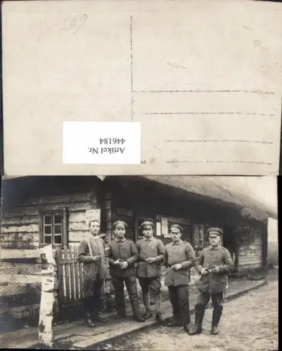 446184,Foto Ak WW1 Soldaten Uniform Rauchen v. Gebäude