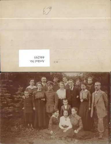 446295,Foto Ak WW1 Soldaten Uniform m. Frauen Kinder Gruppenbild