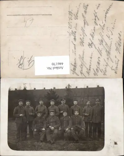 446170,Foto Ak WW1 Soldaten Uniform Gruppenbild Rauchen v. Gebäude