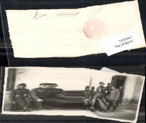 144341,Foto WW2 Wehrmacht Soldaten ältere Kappe Uniformen