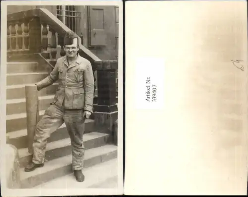 339407,Foto WW1 Soldat Uniform Stiege v. Haus