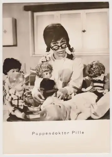 AK Frau Puppendoktor Pille mit der großen runden Brille