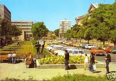 AK, Potsdam, Heinrich-Rau-Allee, belebt, zeitgen. Pkw, 1982