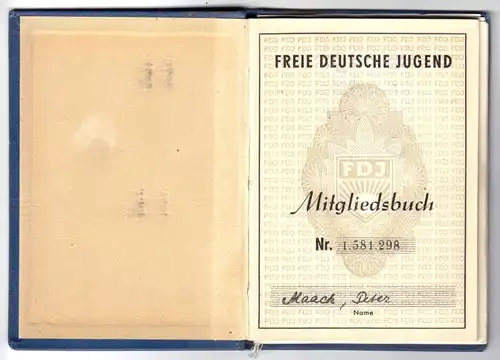 Früher FDJ-Ausweis mit Beitragsmarken, 1953 - 1963 + zwei Einlagen