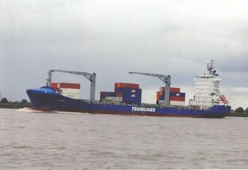 Echtfoto, Containerschiff "El Toro" auf der Elbe, 2010