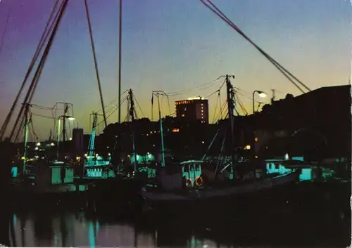 AK, Saßnitz Rügen, Hafenpartie, Nachtansicht, 1984