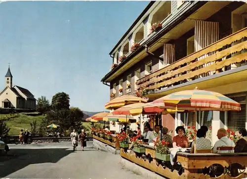 AK, Häusern Schwarzw., Schwarzwald-Gasthof Adler, Ansicht mit Terrasse, um 1972