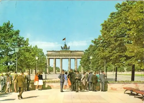 AK, Berlin Mitte, Pariser Platz und Brandenburger Tor, Zustand 1968
