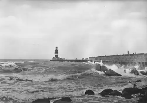 AK, Rostock Warnemünde, Blick zur Mole, 1967