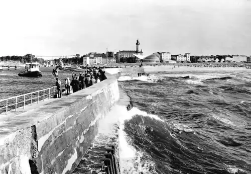 AK, Rostock Warnemünde, Blick von der Mole auf die Stadt, 1971