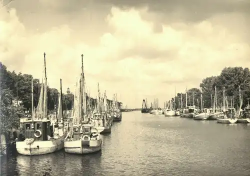 AK, Rostock Warnemünde, Fischerboote am Alten Strom, 1962