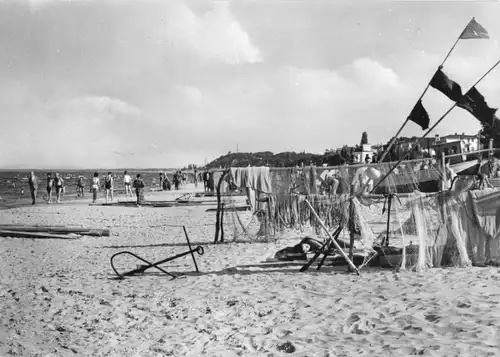 AK, Seebad Bansin auf Usedom, Strand mit Fischernetzen, 1967