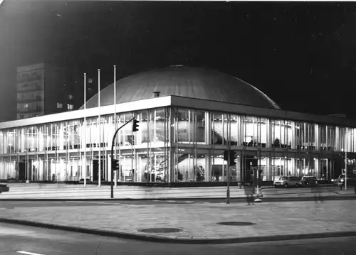 AK, Berlin Mitte, Alexanderplatz, Kongresshalle, Nachtansicht, 1970