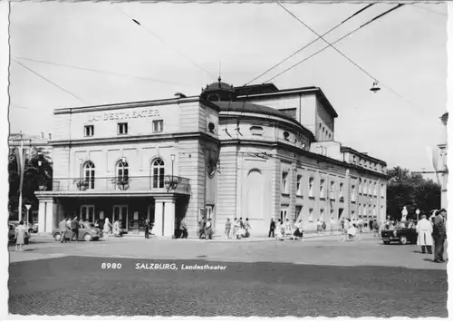 AK, Salzburg, Landestheater, Straßenansicht, belebt, um 1965