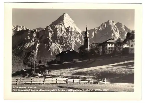 AK, Lermoos Tirol, Teilansicht mit Tayakopf und Sonnenspitze, Echtfoto, um 1955