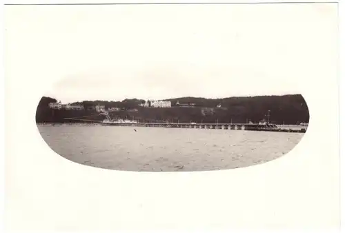 Echtfoto 1930, 12 x 17 cm, Ostseebad Sellin Rügen, Seeansicht mit Seebrücke 1930